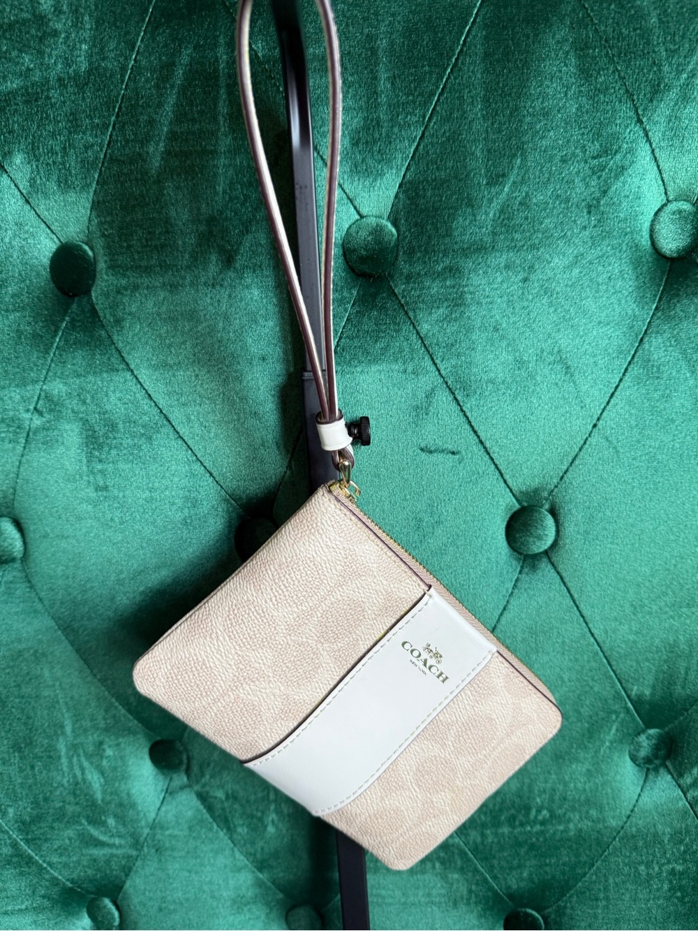 Coach Signature Canvas Corner Zip Wristlet Sand Chalk CW854